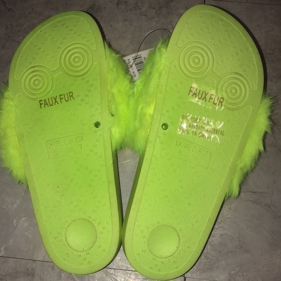 Brand new neon yellow green women size 7 fits size 6 faux fur slides - Picture 4 of 4